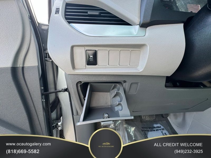 2017 Toyota Sienna L Minivan 4D