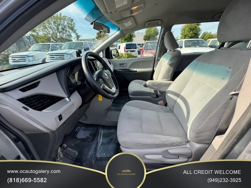2017 Toyota Sienna L Minivan 4D