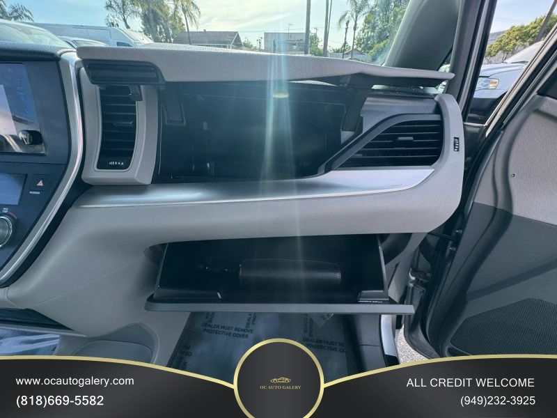 2017 Toyota Sienna L Minivan 4D