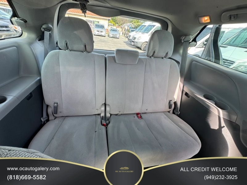 2017 Toyota Sienna L Minivan 4D