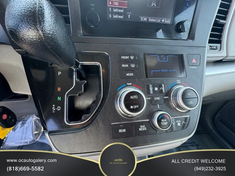 2017 Toyota Sienna L Minivan 4D