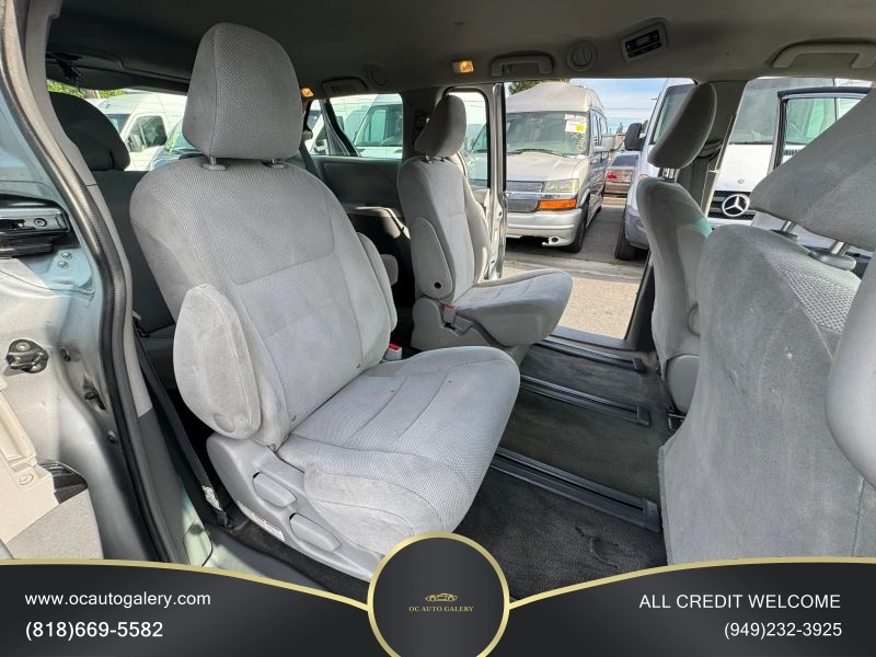 2017 Toyota Sienna L Minivan 4D