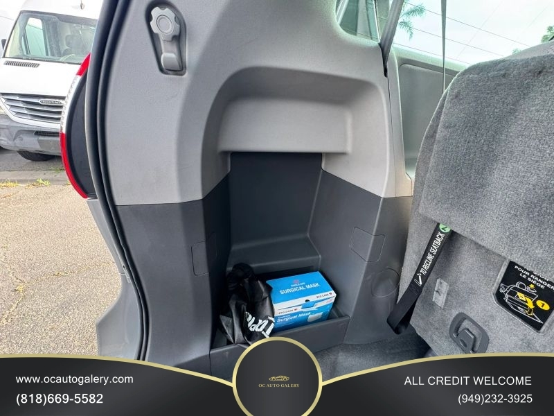2017 Toyota Sienna L Minivan 4D