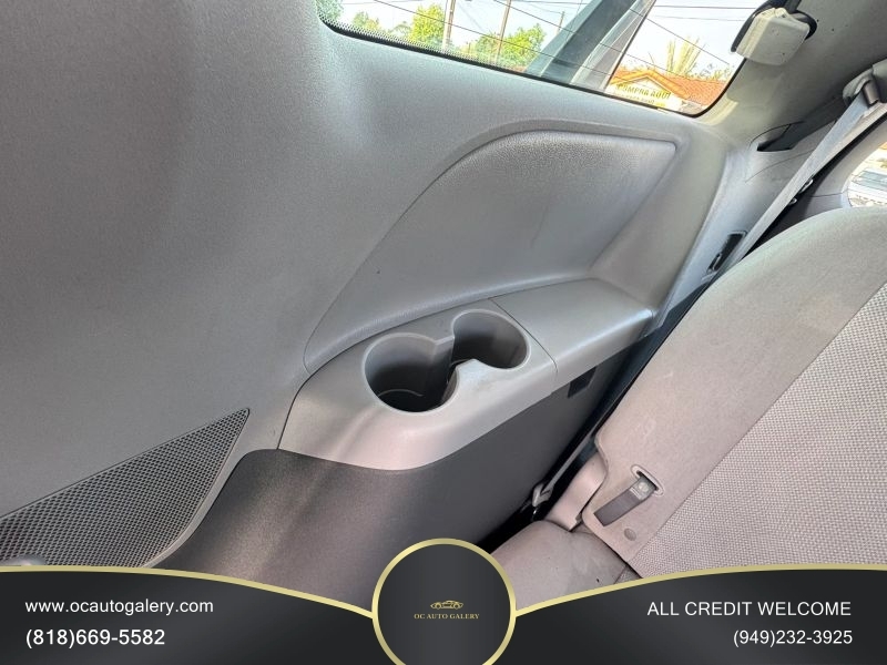 2017 Toyota Sienna L Minivan 4D