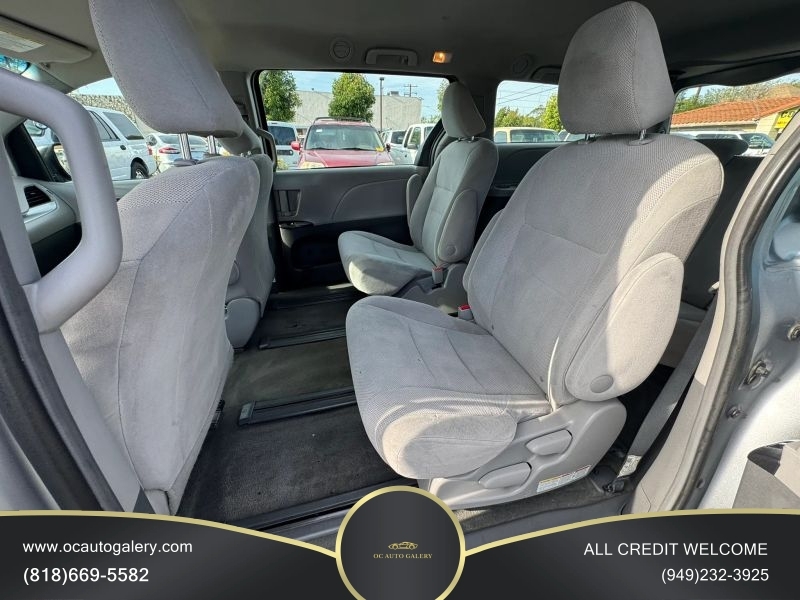 2017 Toyota Sienna L Minivan 4D
