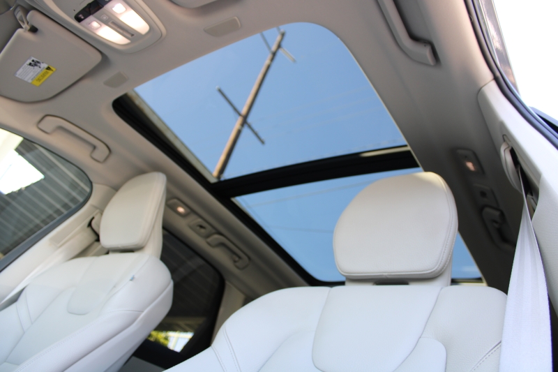 2022 Volvo XC60 Momentum - Photo 13