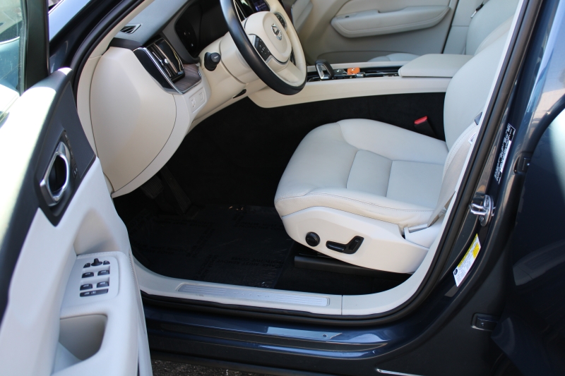 2022 Volvo XC60 Momentum - Photo 10