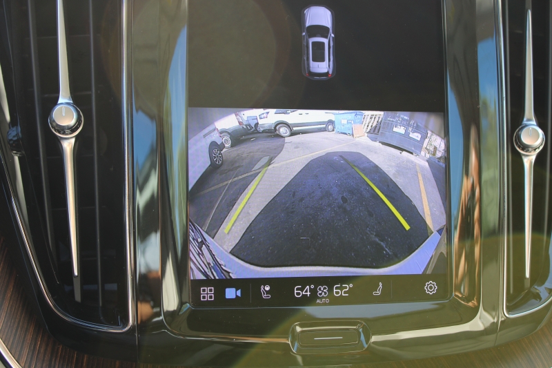 2022 Volvo XC60 Momentum - Photo 18