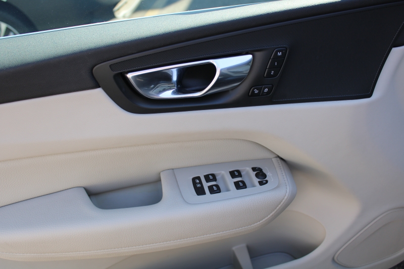 2022 Volvo XC60 Momentum - Photo 17