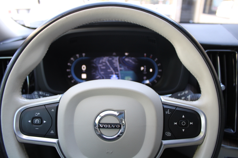 2022 Volvo XC60 Momentum - Photo 15