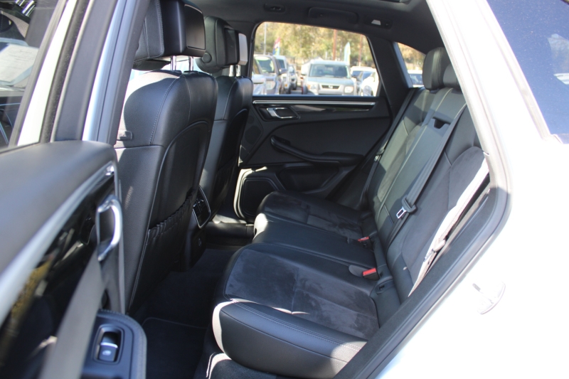2018 Porsche Macan Base - Photo 12