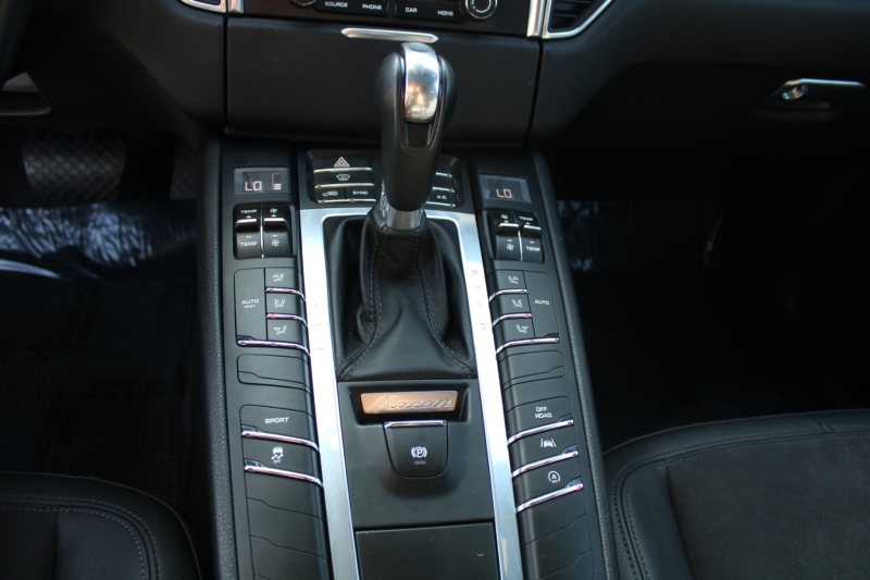 2018 Porsche Macan Base - Photo 17