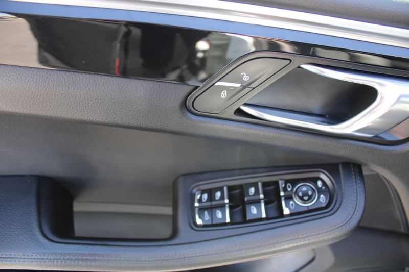 2018 Porsche Macan Base - Photo 19