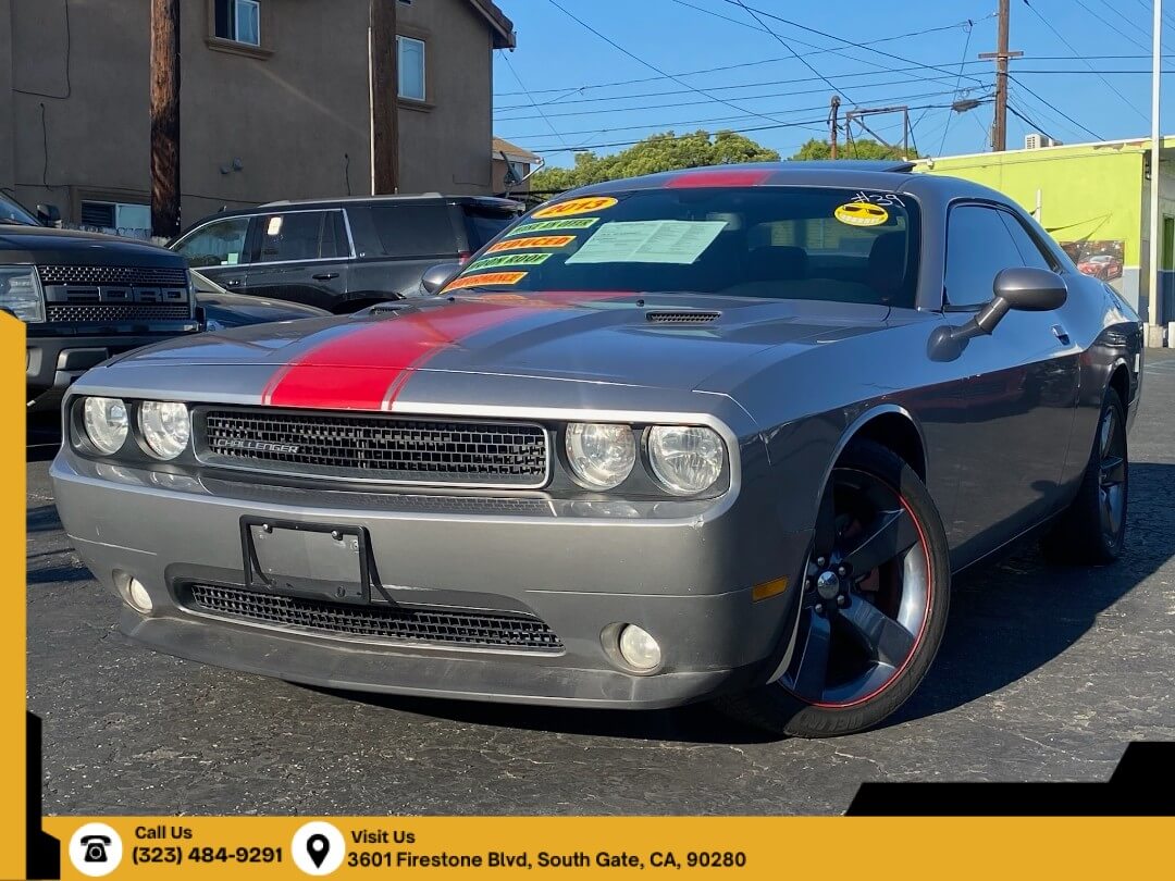 2013 Dodge Challenger SXT's photo