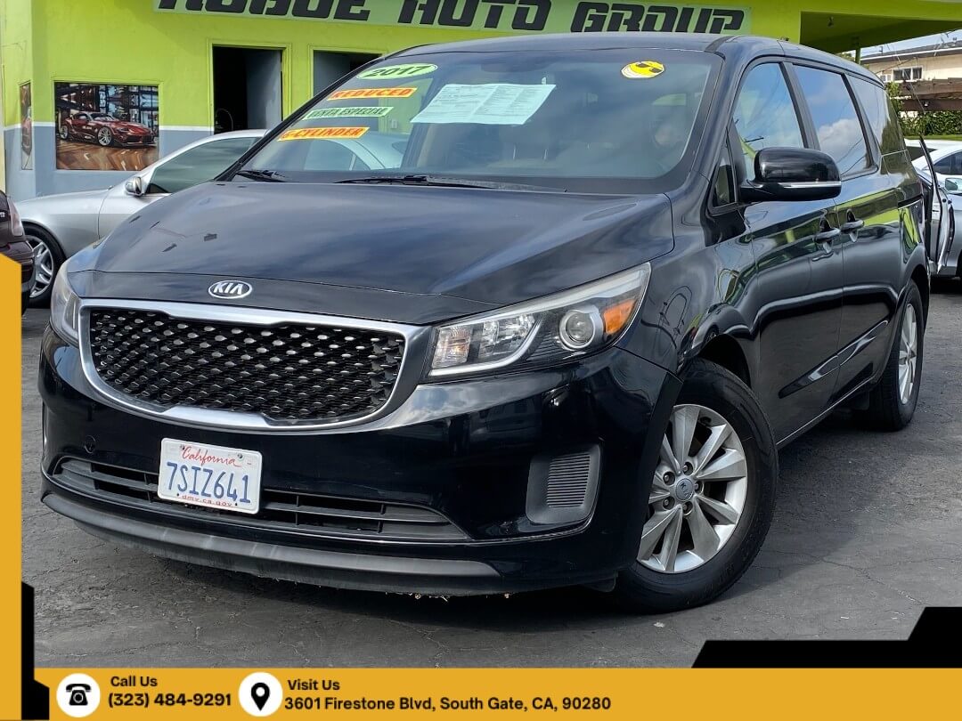 2017 Kia Sedona LX's photo