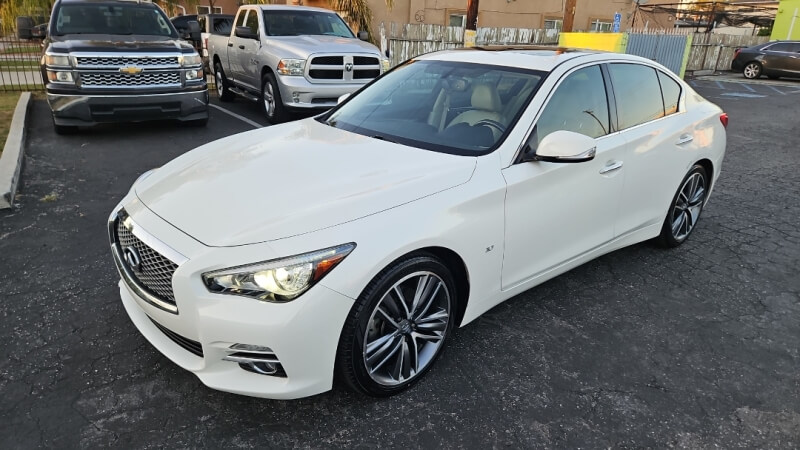 2015 INFINITI Q50 Premium