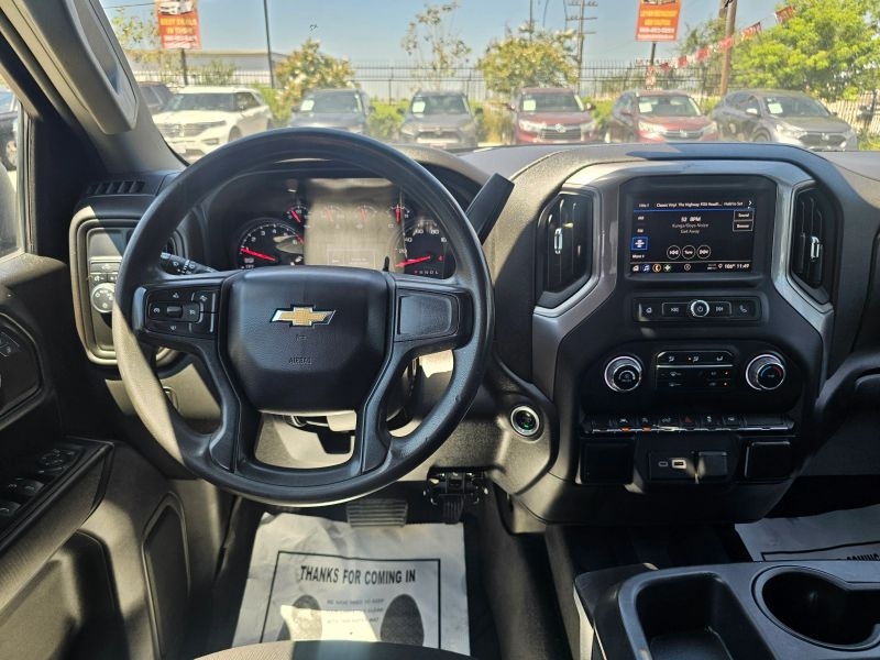 2023 Chevrolet Silverado 1500 Crew Cab Custom Pickup 4D 5 3/4 Ft