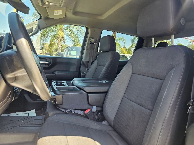 2023 Chevrolet Silverado 1500 Crew Cab Custom Pickup 4D 5 3/4 Ft