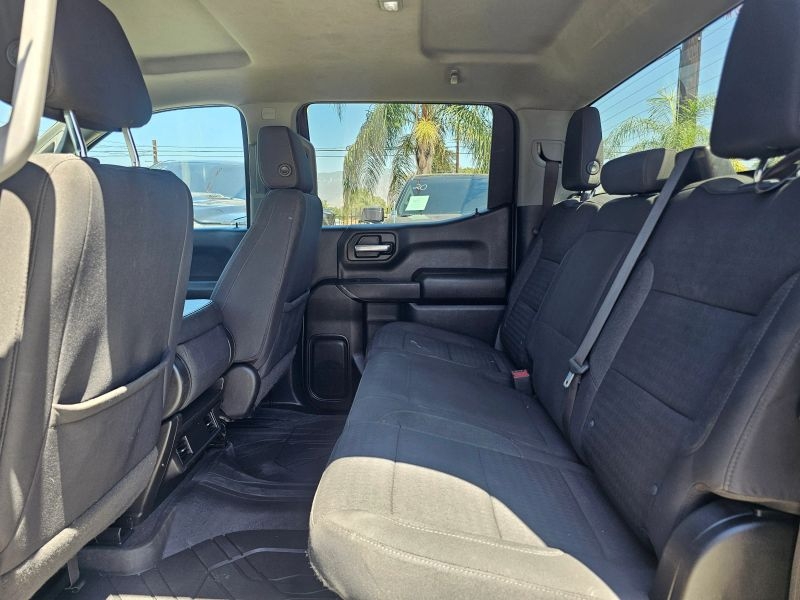 2023 Chevrolet Silverado 1500 Crew Cab Custom Pickup 4D 5 3/4 Ft