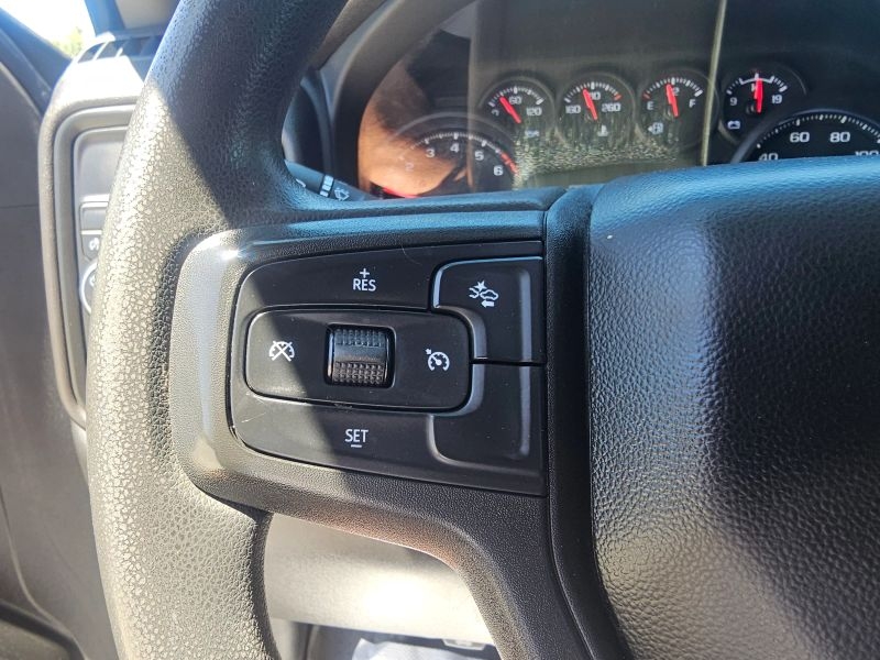 2023 Chevrolet Silverado 1500 Crew Cab Custom Pickup 4D 5 3/4 Ft