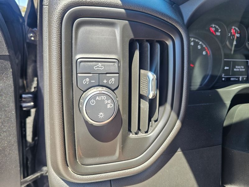 2023 Chevrolet Silverado 1500 Crew Cab Custom Pickup 4D 5 3/4 Ft