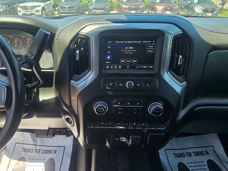 2023 Chevrolet Silverado 1500 Crew Cab Custom Pickup 4D 5 3/4 Ft