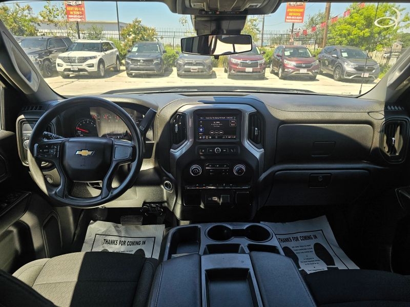 2023 Chevrolet Silverado 1500 Crew Cab Custom Pickup 4D 5 3/4 Ft