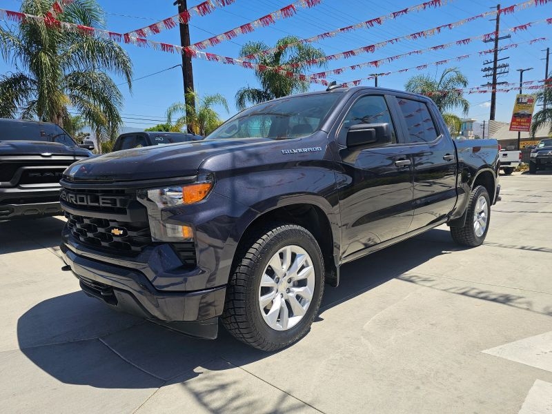 2023 Chevrolet Silverado 1500 Crew Cab Custom Pickup 4D 5 3/4 Ft