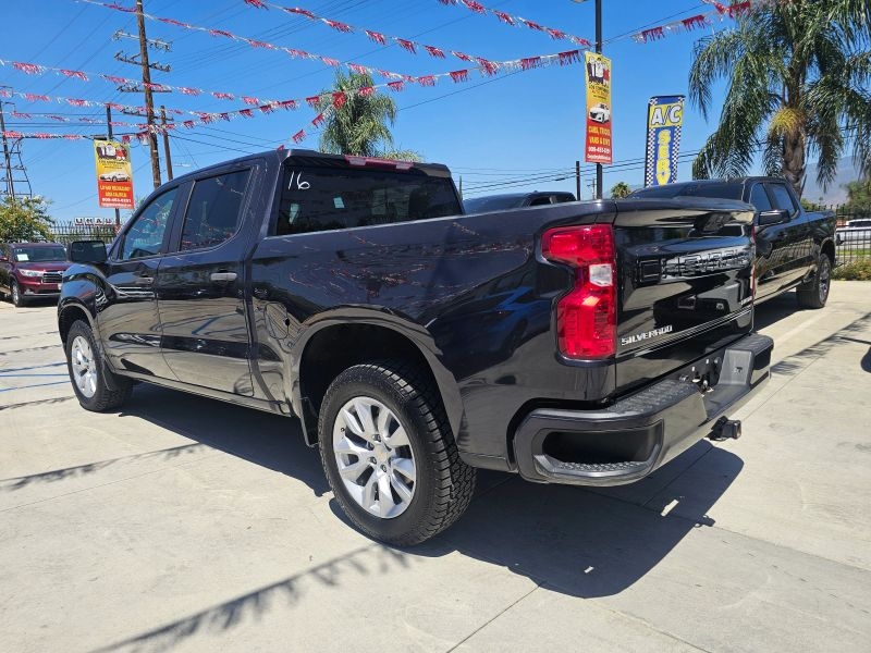 2023 Chevrolet Silverado 1500 Crew Cab Custom Pickup 4D 5 3/4 Ft