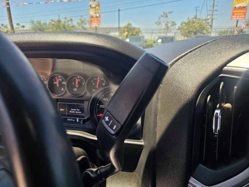 2023 Chevrolet Silverado 1500 Crew Cab Custom Pickup 4D 5 3/4 Ft