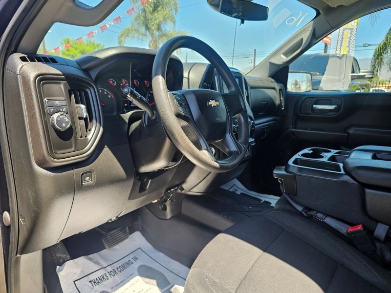 2023 Chevrolet Silverado 1500 Crew Cab Custom Pickup 4D 5 3/4 Ft