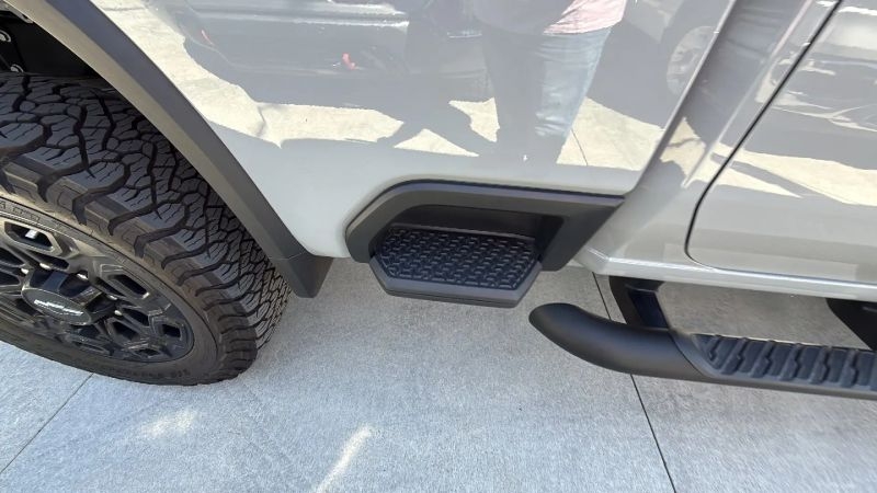 2024 Chevrolet Silverado 2500 HD Crew Cab LT Pickup 4D 6 1/2 Ft