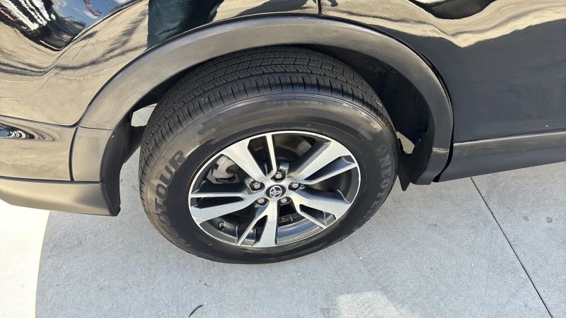 2018 Toyota RAV4 XLE Sport Utility 4D