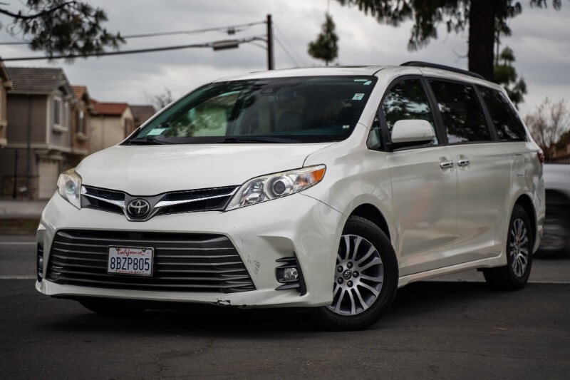 2018 Toyota Sienna XLE V6 8-Passenger's photo