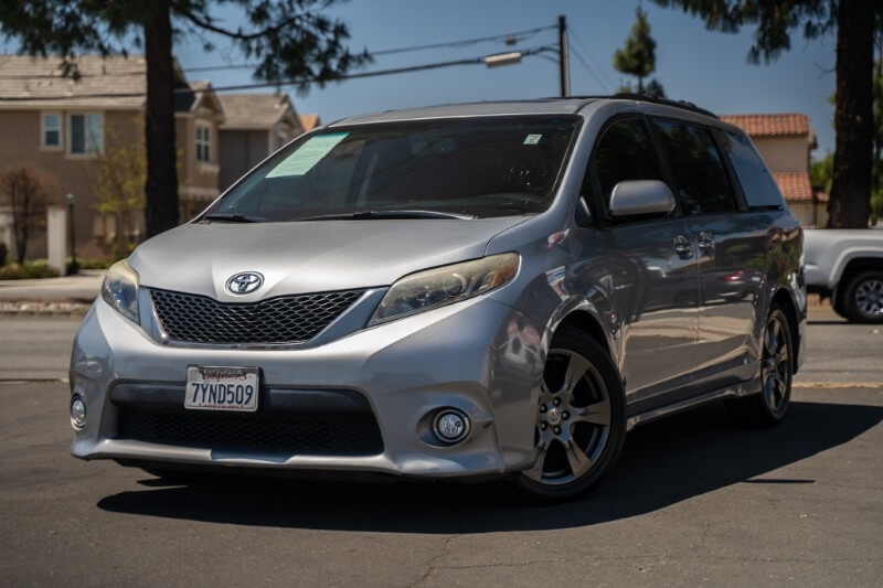 2017 Toyota Sienna SE V6 8-Passenger's photo