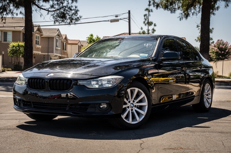 2017 BMW 3 Series 330i Sedan's photo