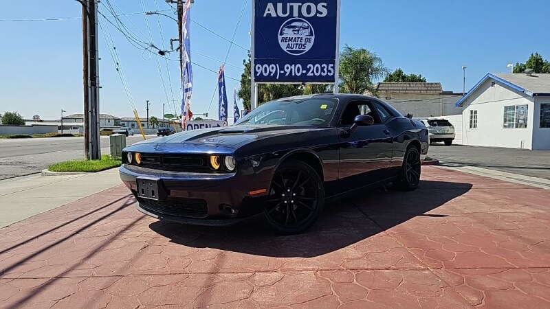 2016 Dodge Challenger SXT's photo
