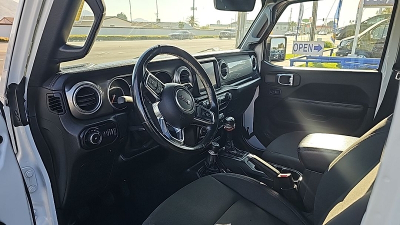 2020 Jeep Wrangler Unlimited Sahara - Photo 14