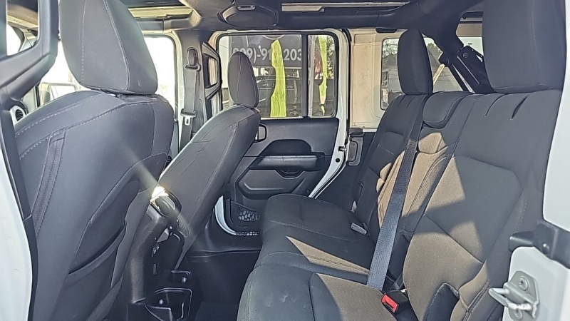 2020 Jeep Wrangler Unlimited Sahara - Photo 17