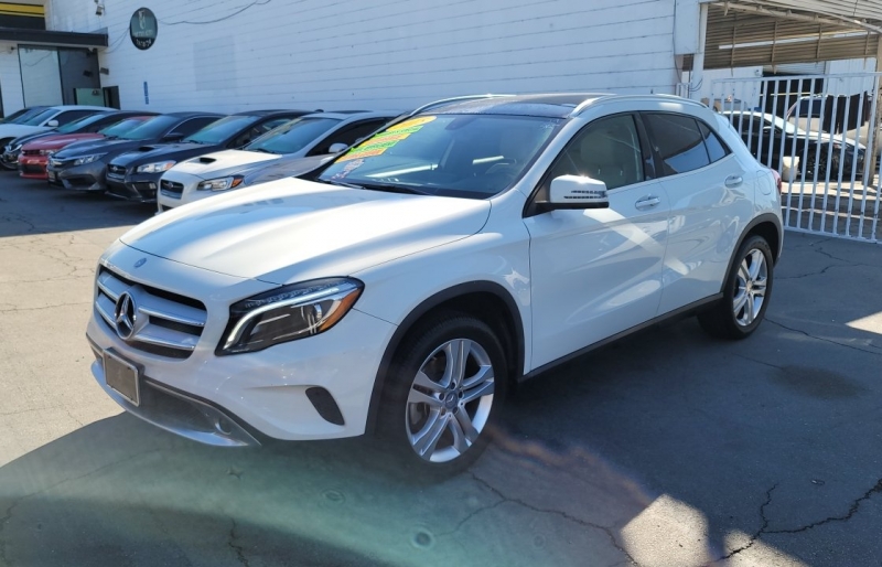 2015 Mercedes Benz GLA 250 photo 2