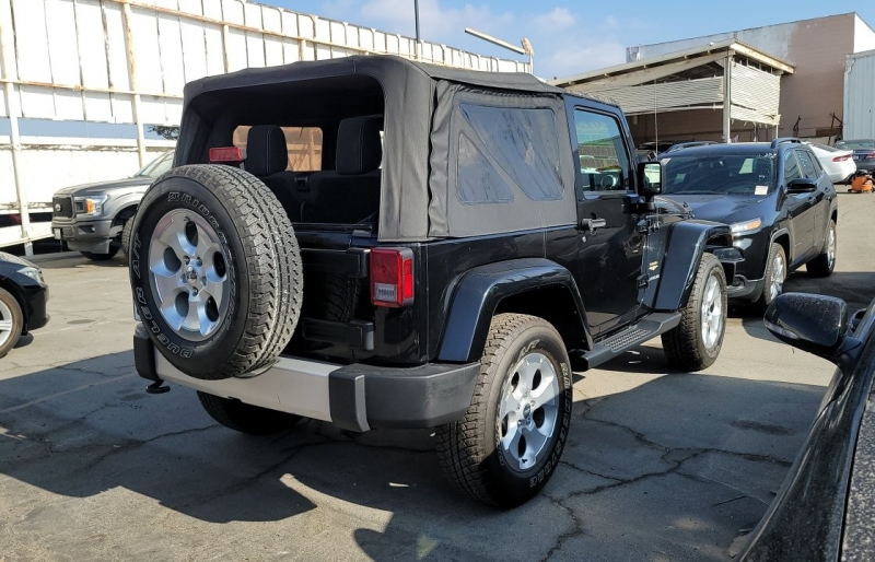 2015 Jeep Wrangler Sahara photo 4