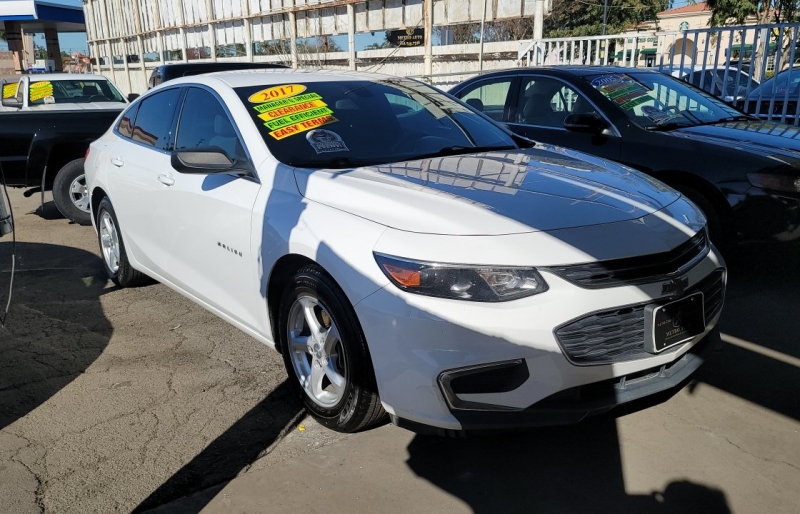 2017 Chevrolet Malibu LS photo 4