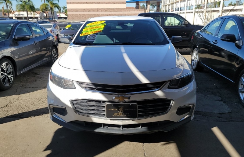 2017 Chevrolet Malibu LS photo 3