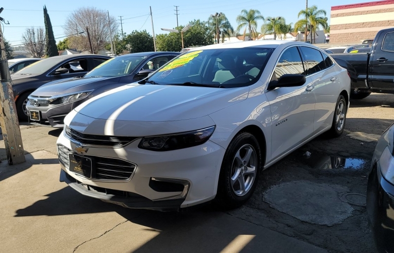 2017 Chevrolet Malibu LS photo 2