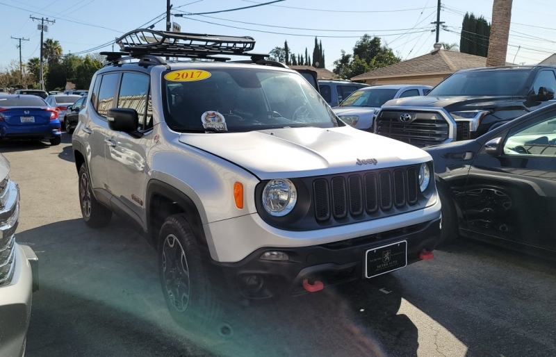 2017 Jeep Renegade Trailhawk photo 4