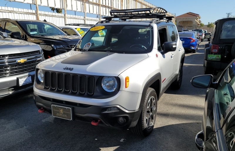 2017 Jeep Renegade Trailhawk photo 2