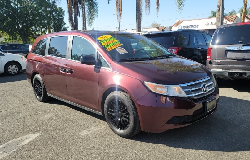 2012 Honda Odyssey LX photo 3
