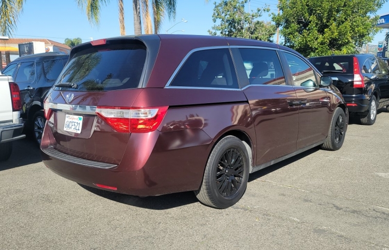 2012 Honda Odyssey LX photo 4