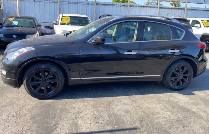 2011 Infiniti EX35 Journey photo 3