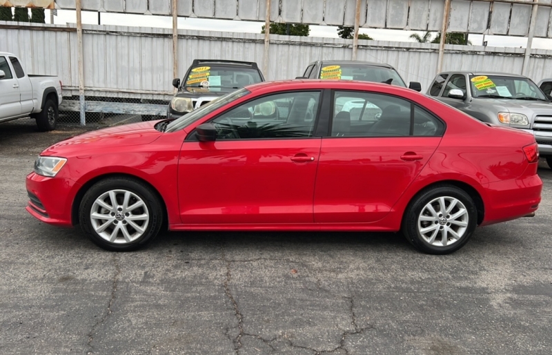 2015 Volkswagen Jetta Sport photo 2